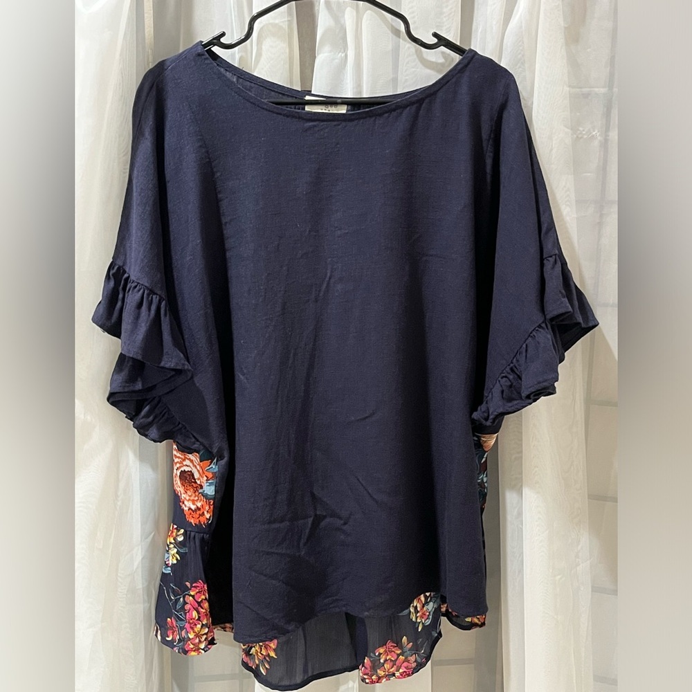 Umgee Navy LINEN BLEND FLUTTER SLEEVE Top with FLORAL PRINT BACK SIZE L
